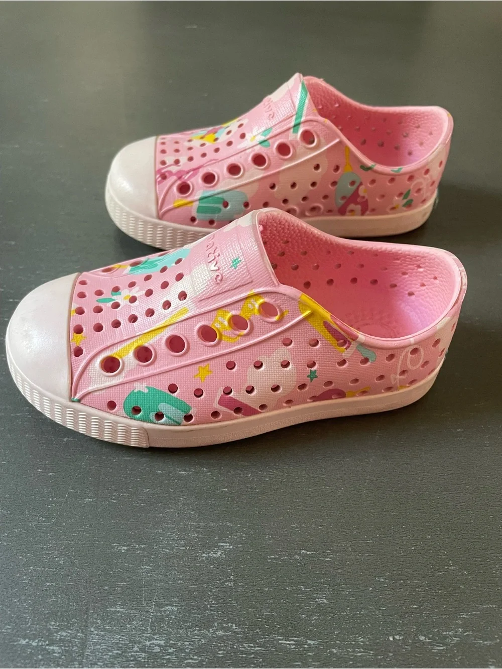 Native Kids Pink Slip-On Water Shoe with Multicolor Summer Design